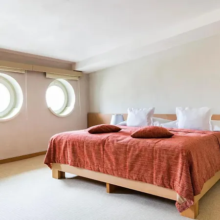 Roset & Hotel Pressburg