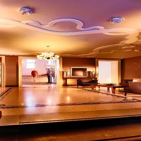 Roset & 4* Pressburg