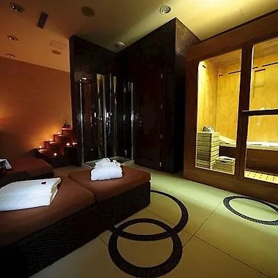 Roset & Hotel Pressburg