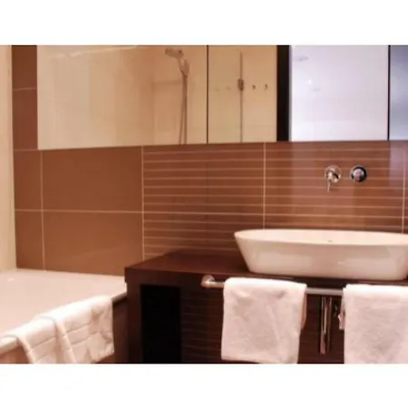 Roset & Hotel Pressburg