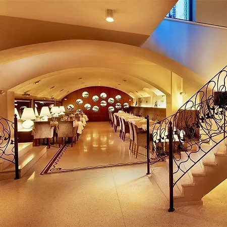 Hotel Roset & 4*